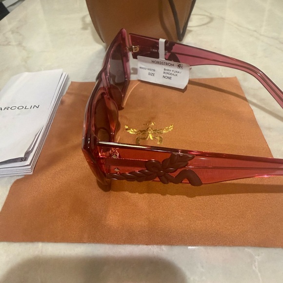 Mcm Worldwide Gorgeous Sunglasses with crossbody leather pouch New with tag - Picture 7 of 13